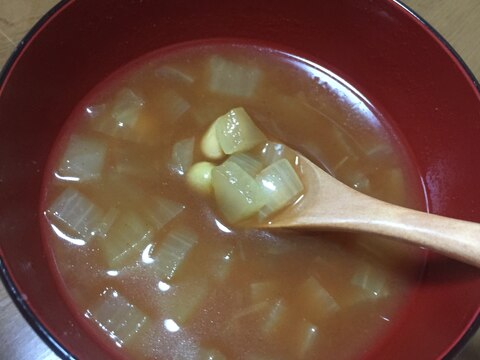 豆と玉ねぎのトマトカレースープ
